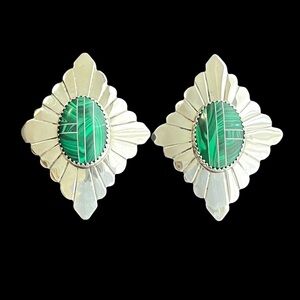 🟦SALE🟦 Vintage Native American sterling silver malachite earrings